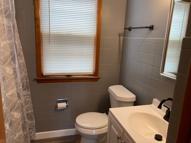 Building Photo - 6099 Ridge Rd