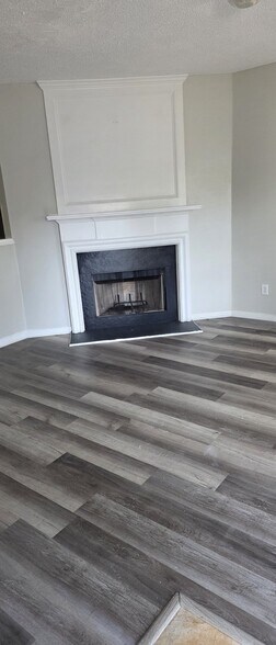 Building Photo - 6434 Parkway Trace