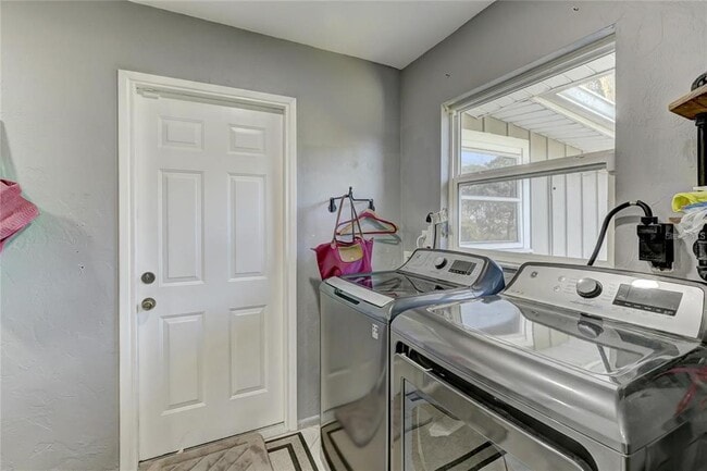 Building Photo - 711 Whitfield Ave