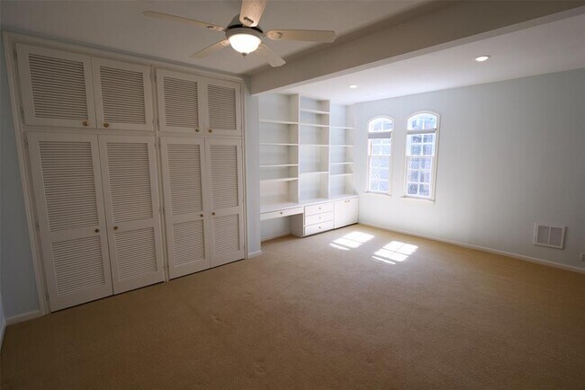 Building Photo - 7620 Del Monte Dr