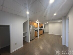 Building Photo - 77 Park Dr