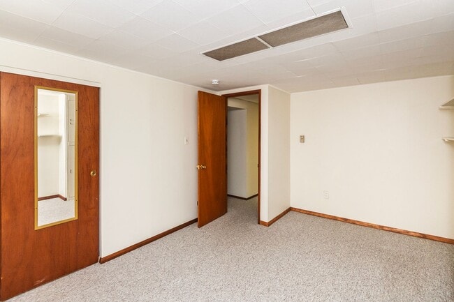 Building Photo - Lovely 3 Bedroom 1 Bathroom Home