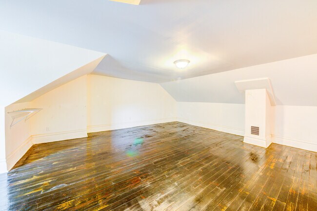 Building Photo - 103 Harwood St