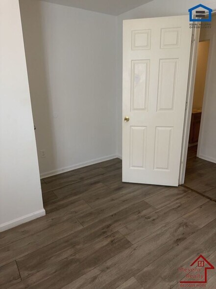 Building Photo - 4324 Grand Ave