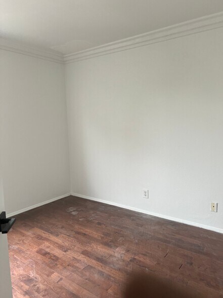 Building Photo - 1101 Laveta Terrace