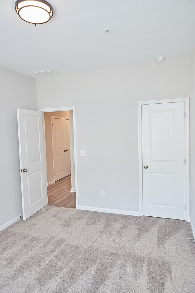 Building Photo - 2890 Regal Park Dr NW