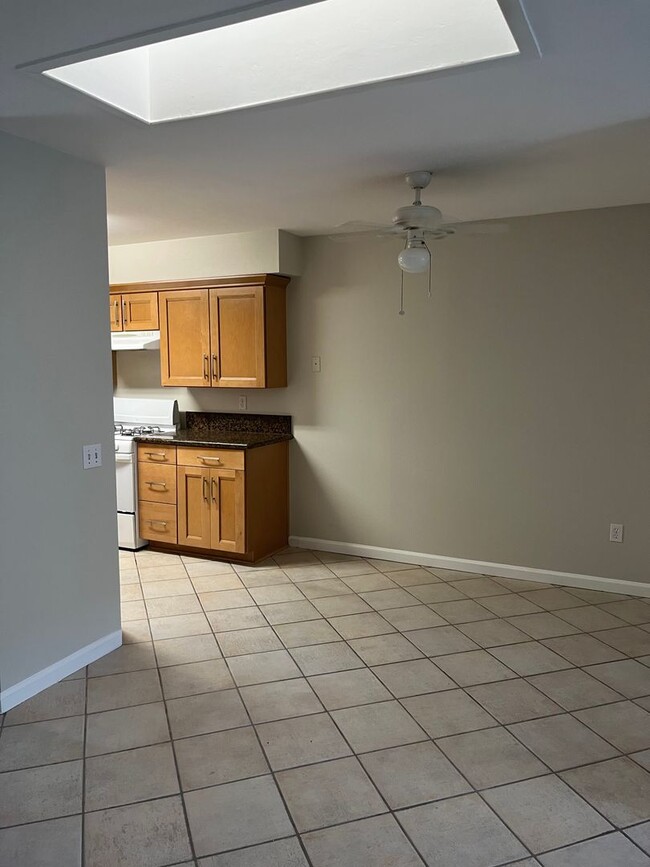 Building Photo - Gorgeous 2Bedroom/2Bath Townhome in Escondido