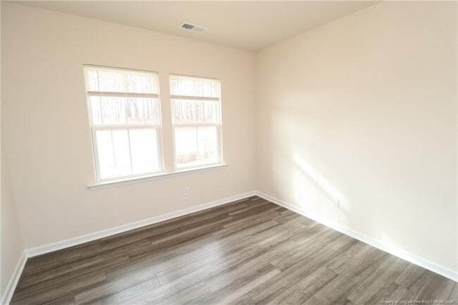 Building Photo - 123 Glen Clova Dr