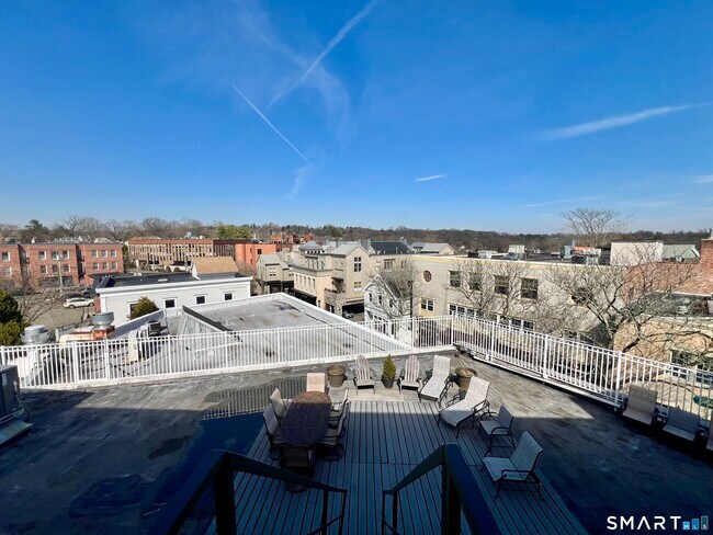 Building Photo - 88 Main St