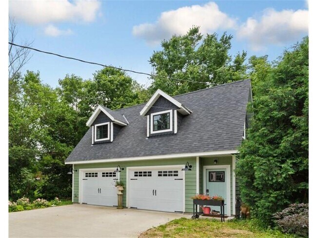 Building Photo - Cozy 4 bed/2 bath home for rent in Northfield, MN