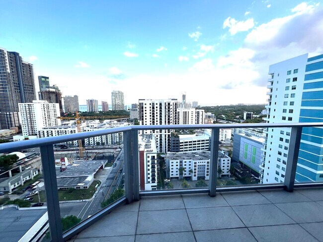 Building Photo - 1010 SW 2nd Ave