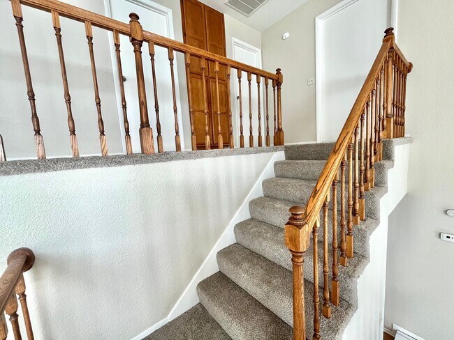 Building Photo - Gorgeous 4 Bedroom Home with Pool & Spa Located in The Lakes