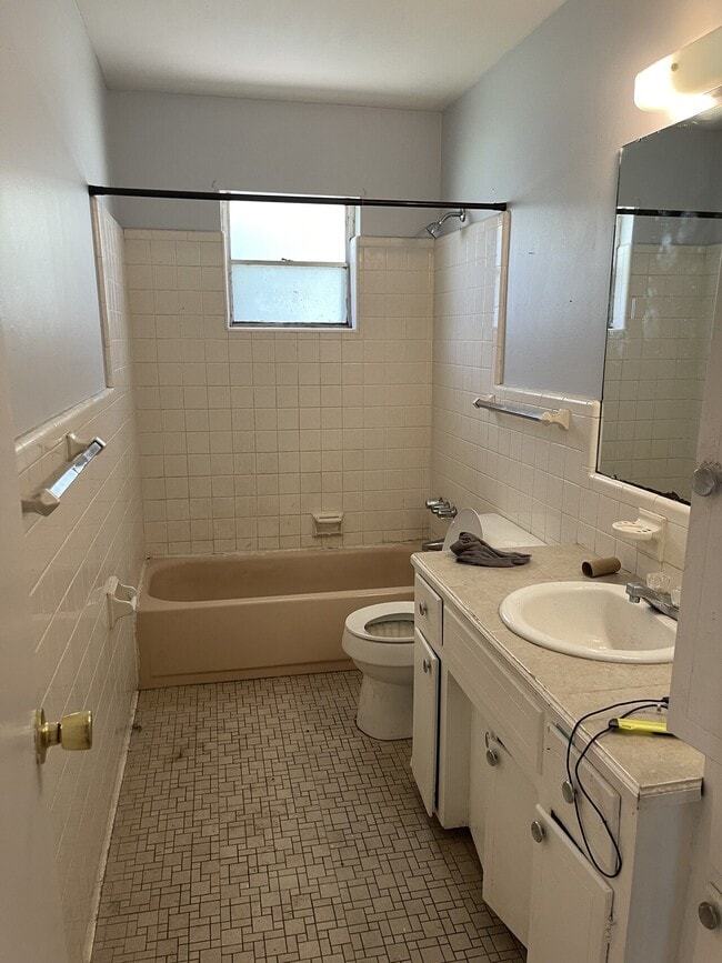 Building Photo - Spring Valley - 314