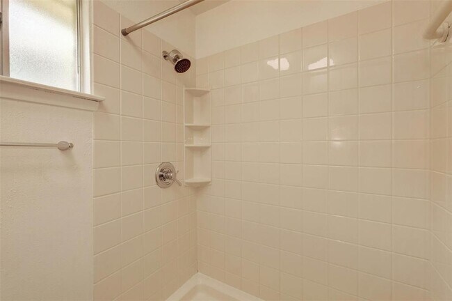 Building Photo - 10207 Rutland Village W