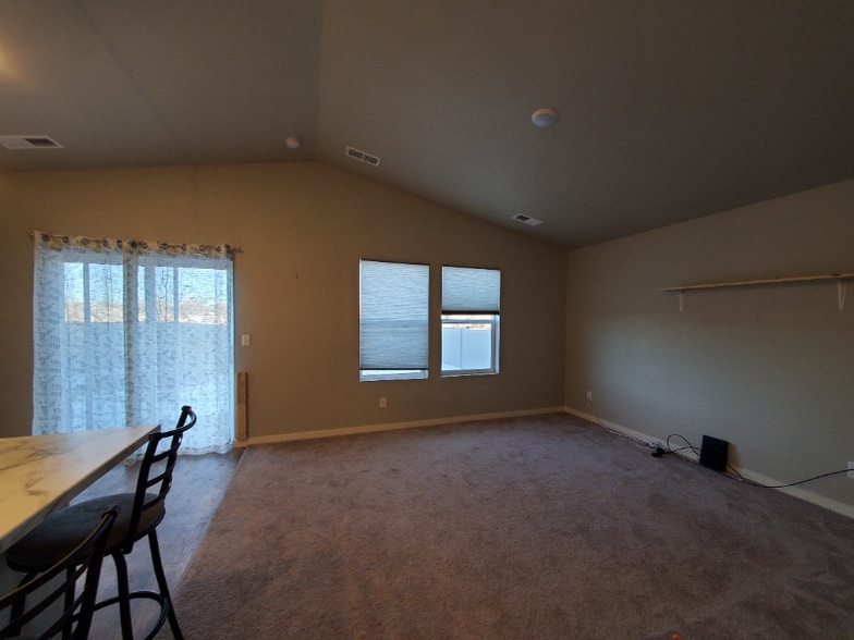 Building Photo - 372 Bozeman Trail