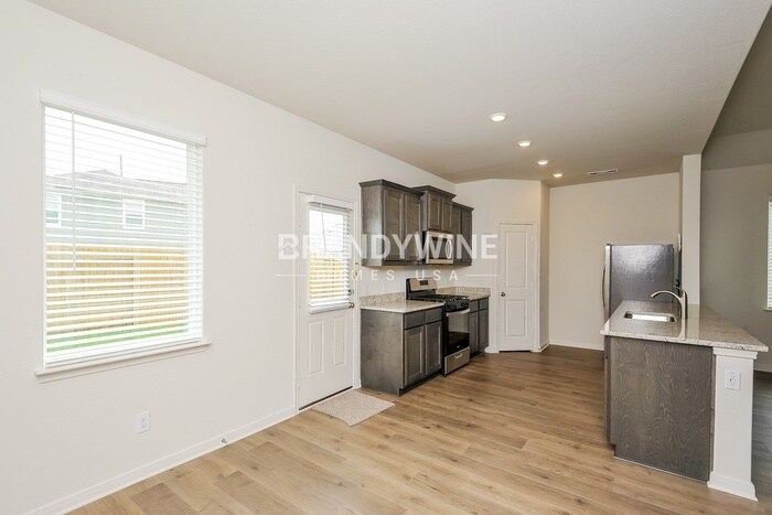Building Photo - 9521 Teton Vis Dr