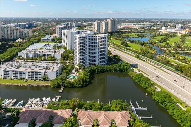 Building Photo - 3500 Mystic Pointe Dr