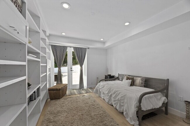 Building Photo - 641 Walther Way