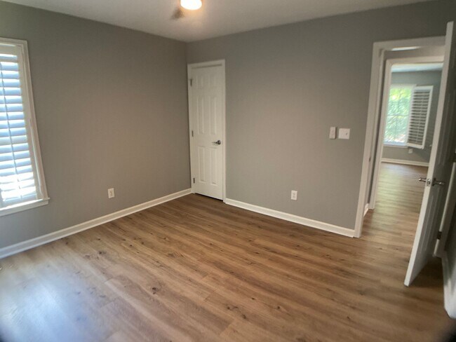Building Photo - Absolutely Stunning Rare Rental in Hope Va...