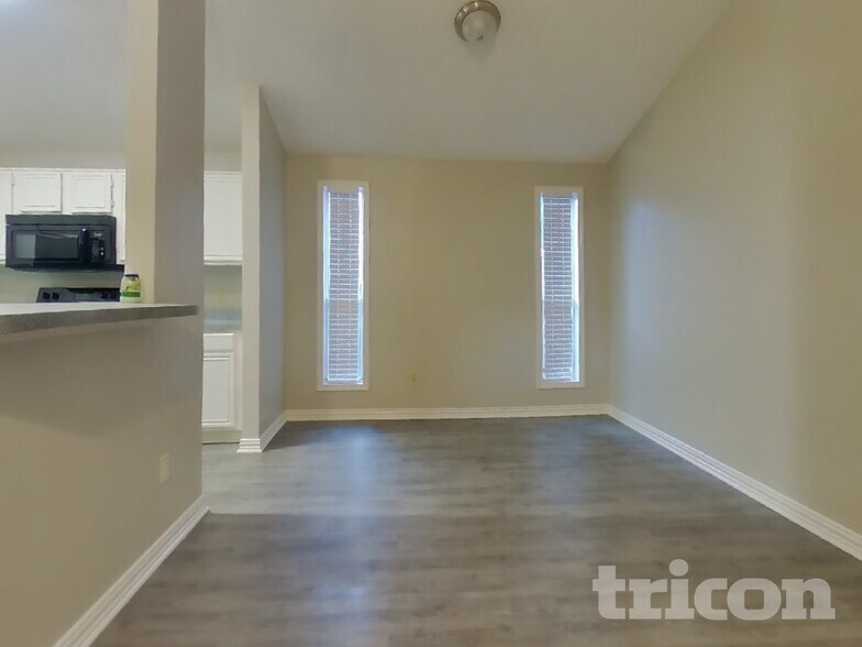 Building Photo - 420 Deauville Dr