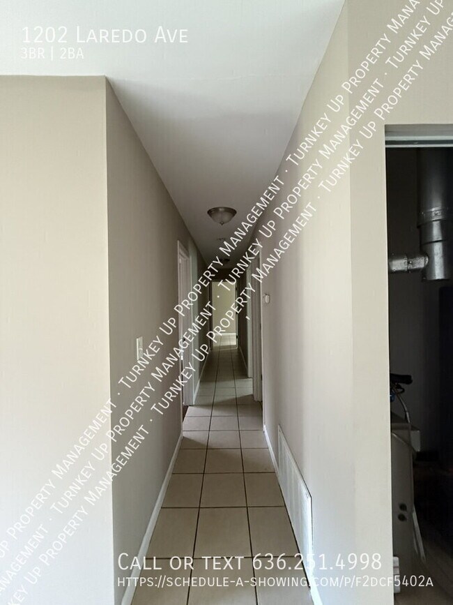 Building Photo - 1202 Laredo Ave