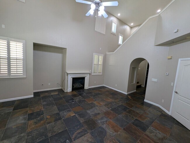Building Photo - 3/2.5 House Available Now in Mossdale Landing