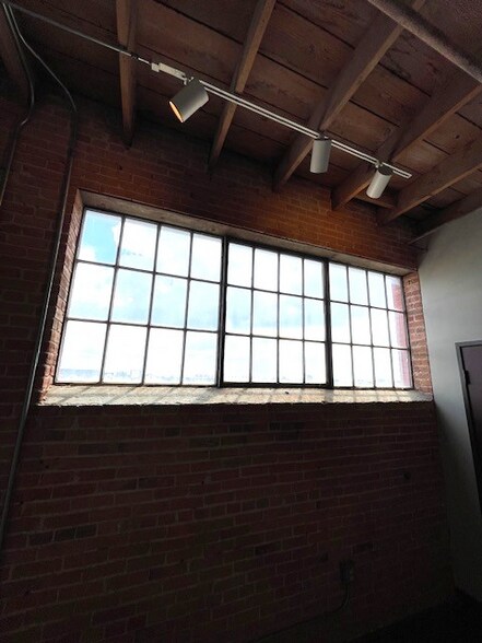 Building Photo - 220 S 2nd St