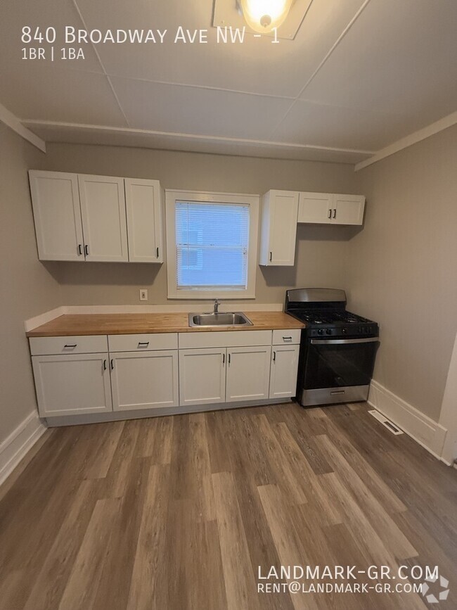 Building Photo - Updated 1 Bed, 1 Bath – Move-In Ready!