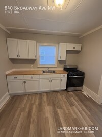 Building Photo - Updated 1 Bed, 1 Bath – Move-In Ready!