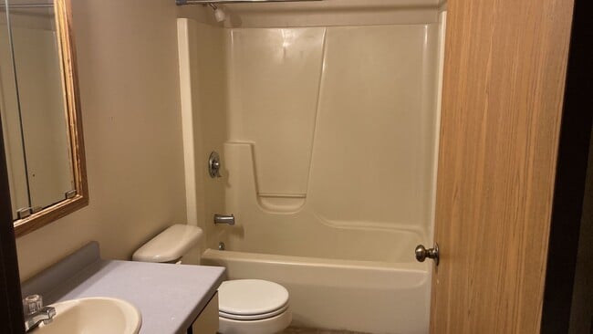 Building Photo - 1170 Dodds Dr