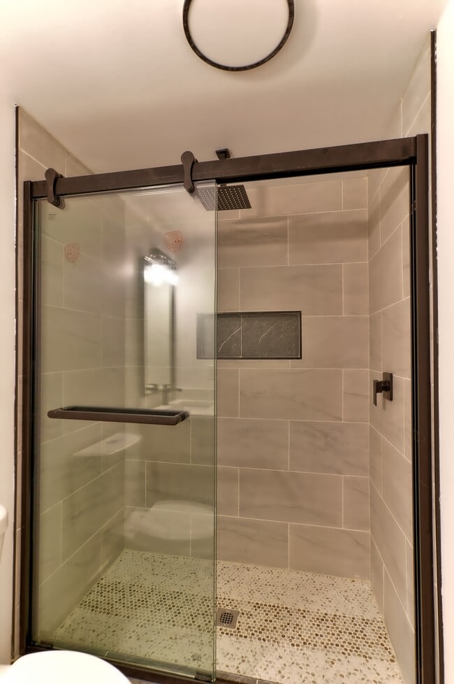 Building Photo - Everett Duplex