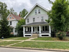 Building Photo - 338 10th St