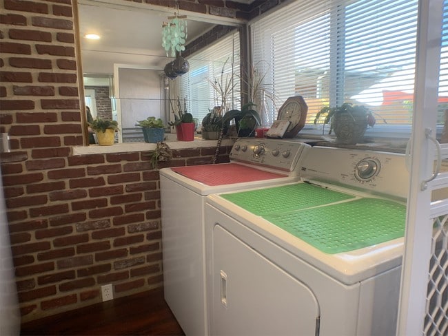 Building Photo - 2728 Collier Ave