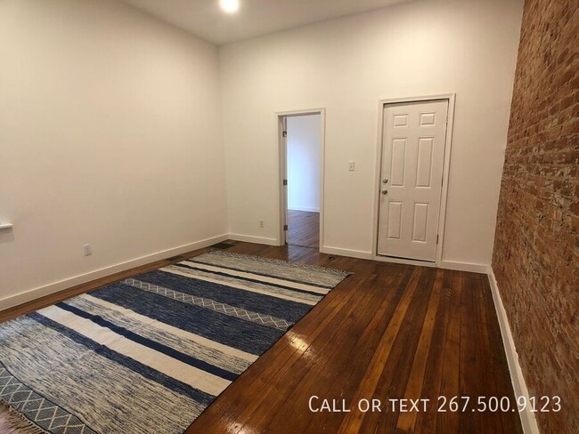 Building Photo - Newly removated, very spacious 2BR unit wi...