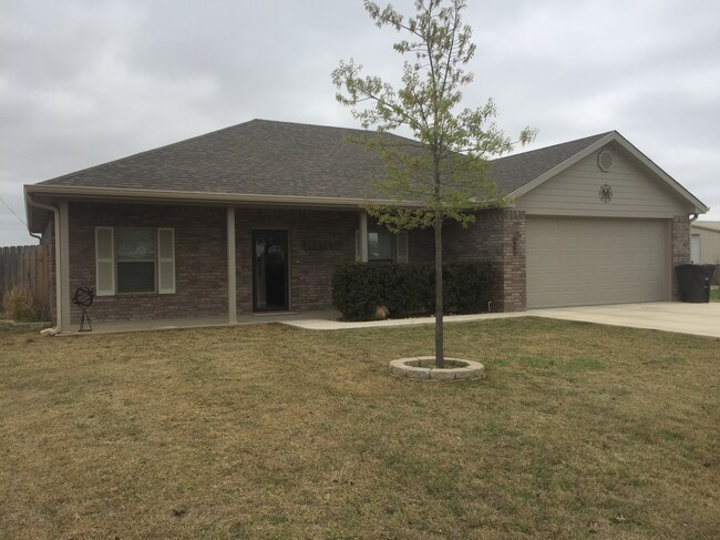 Brick home - 500 Longhorn Dr