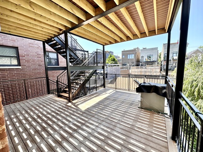 Building Photo - 930 N Wolcott Ave