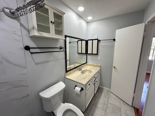 Building Photo - 7700 Creekbend Dr