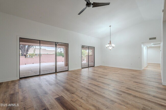 Building Photo - 12433 W Fieldstone Dr