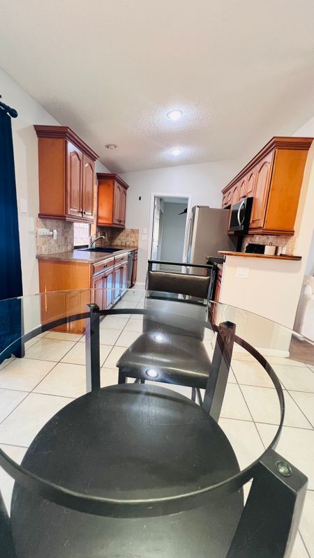 Building Photo - 581 SW Banks Terrace