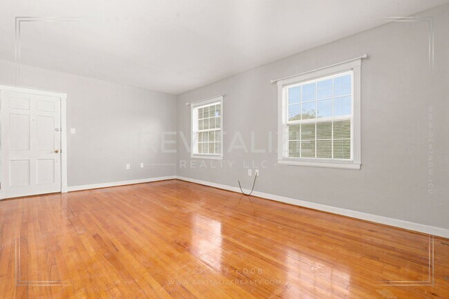 Building Photo - 214 Upham St