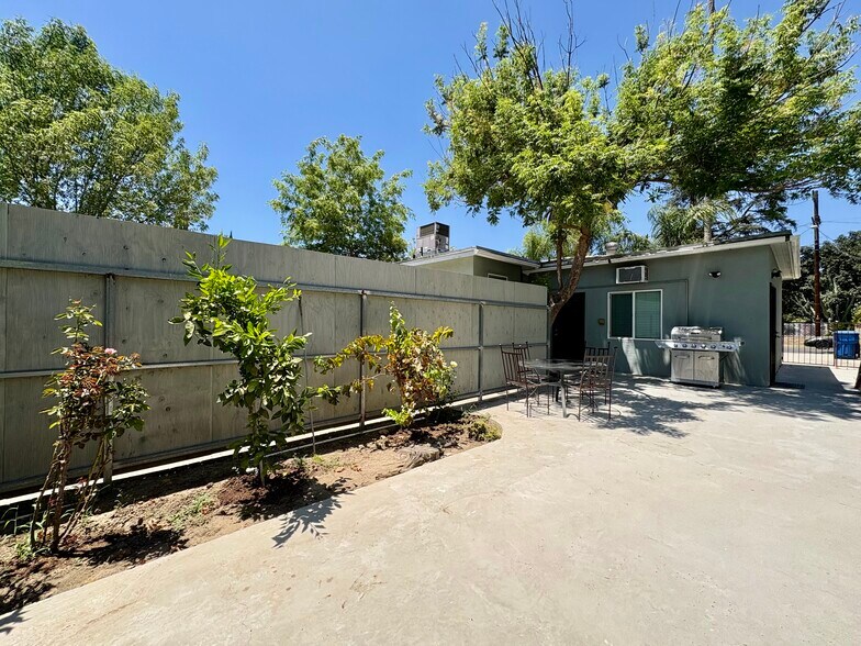 Building Photo - 16008 Bassett St
