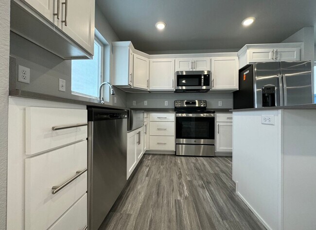 Building Photo - 3916 Scorpio Dr SE