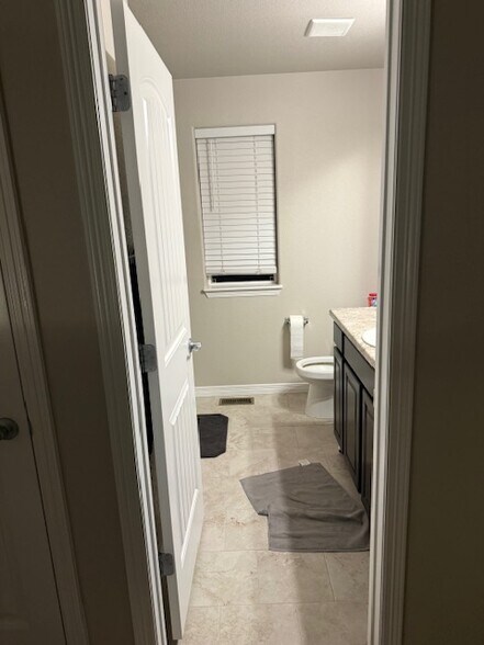 Building Photo - 10832 Matta Dr