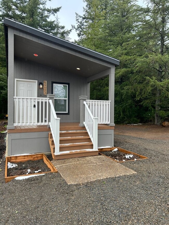 Building Photo - Powers Creek