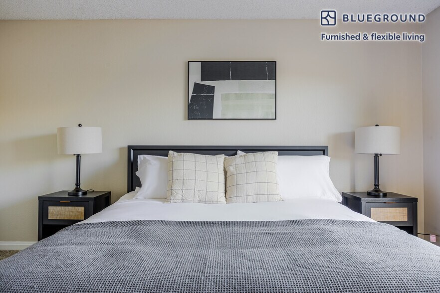 Building Photo - 611 N Howard St