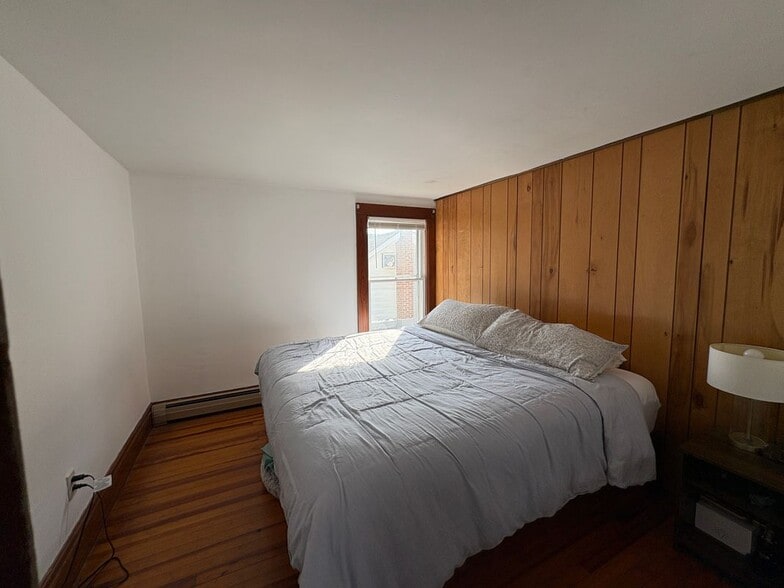 Building Photo - 3729 New York 43-2nd floor