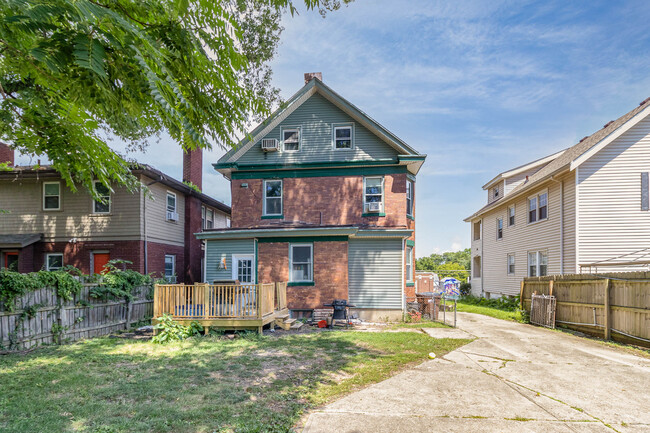 Building Photo - 2145 Hannaford Ave