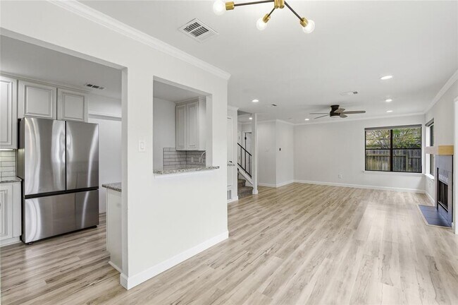 Building Photo - 2326 Dowd Ln