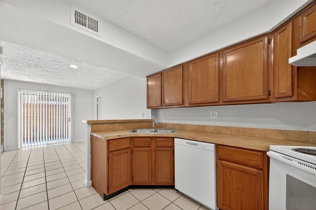 Building Photo - 10555 Turtlewood Ct