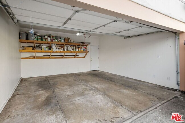 Building Photo - 1142 S Clark Dr